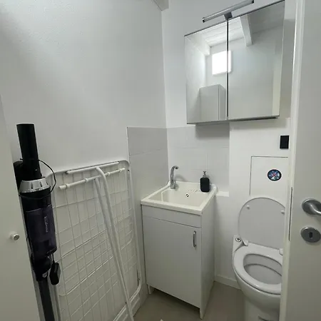 Sant Ambroeus Garden Apartment *